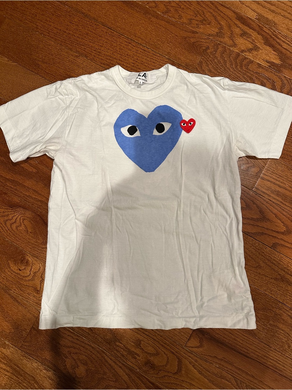 Comme des Garcons PLAY Men's White T-Shirt with Blue Heart Logo